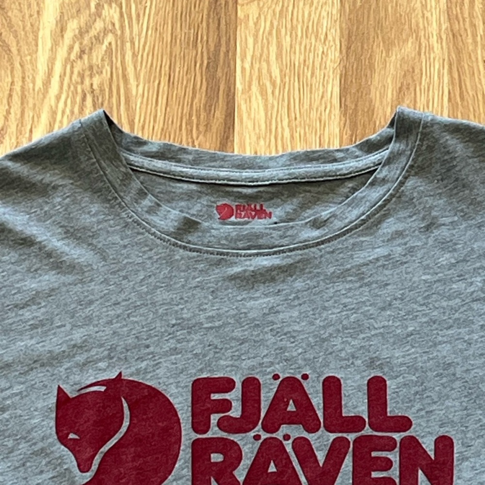 Fjall Raven T shirt Heather Gray Maroon Logo Large
